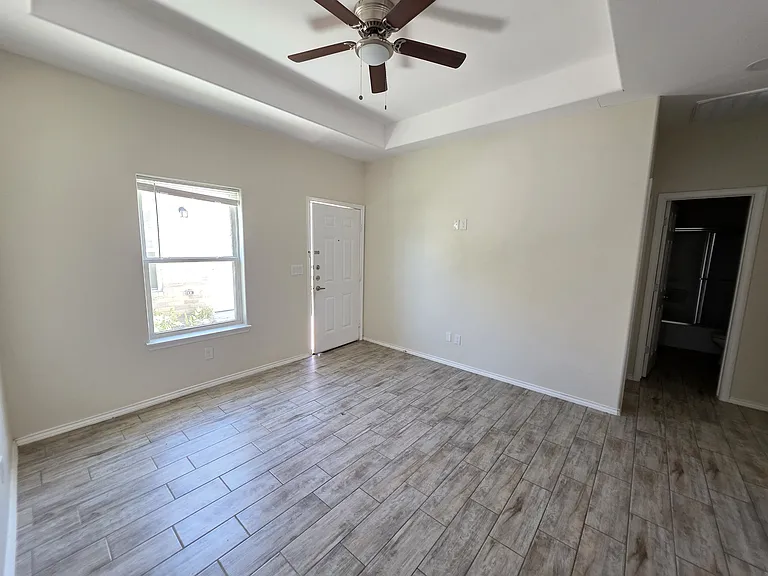 5005 N Hiawatha Dr #1 — Photo 3