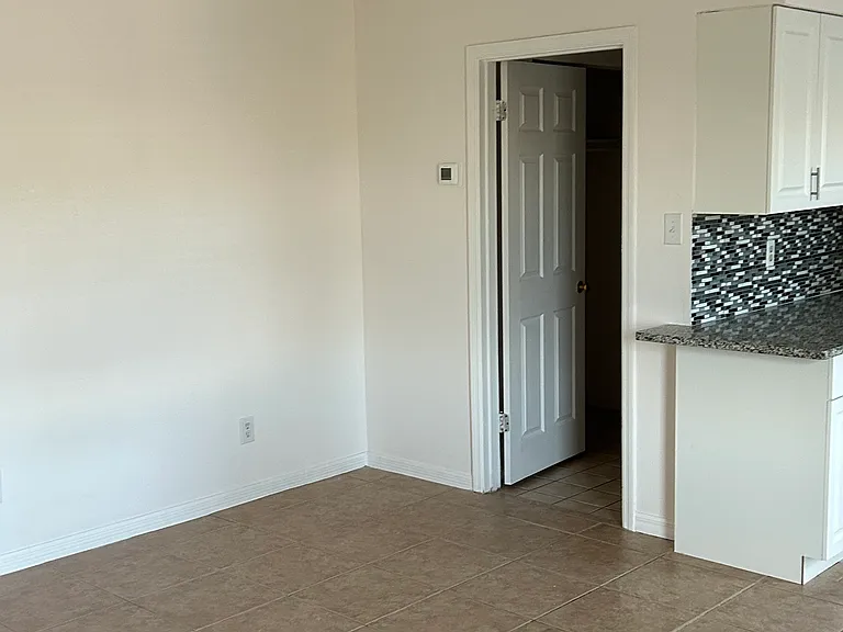 610 Georgetown Dr #10 — Photo 5