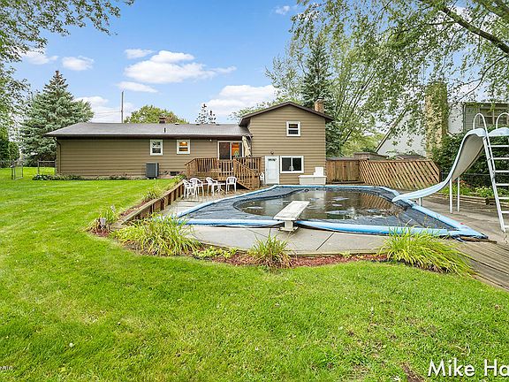 3rd image of 5748 Pinetree Ave SE