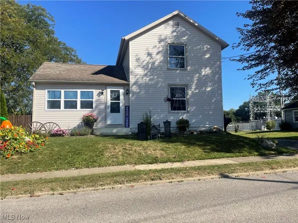 50 Moore St, Hubbard, OH 44425