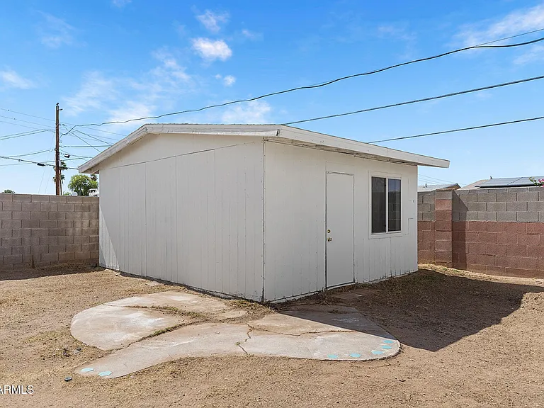 2246 W Sierra St — Photo 37