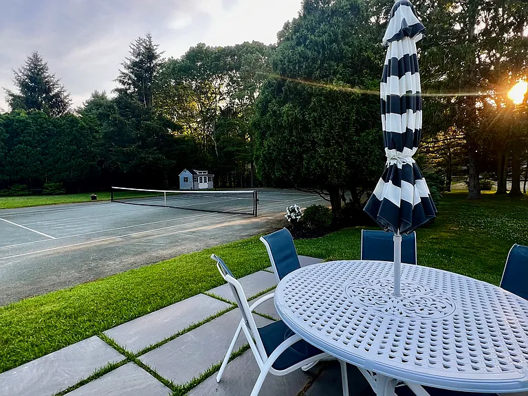 Strathmore Ct — Photo 32
