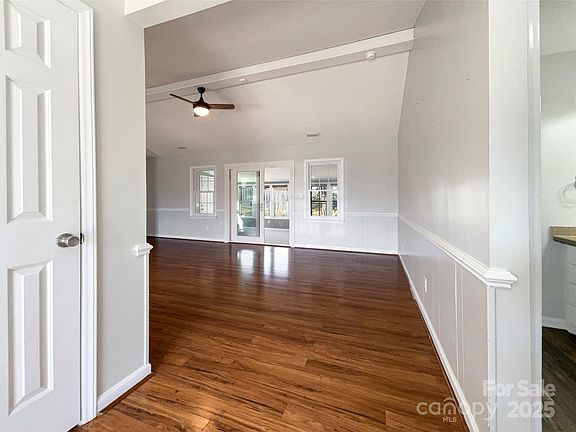 3rd image of 116 Hedgestone Dr