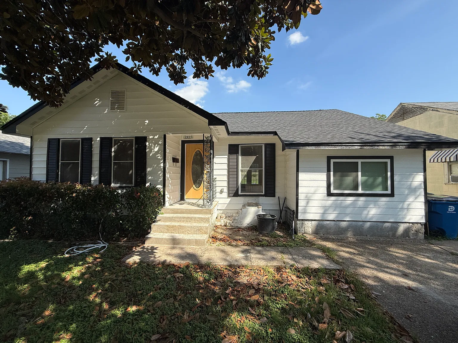 3 bed, 1305 sqft, $2,850 — Photo 1