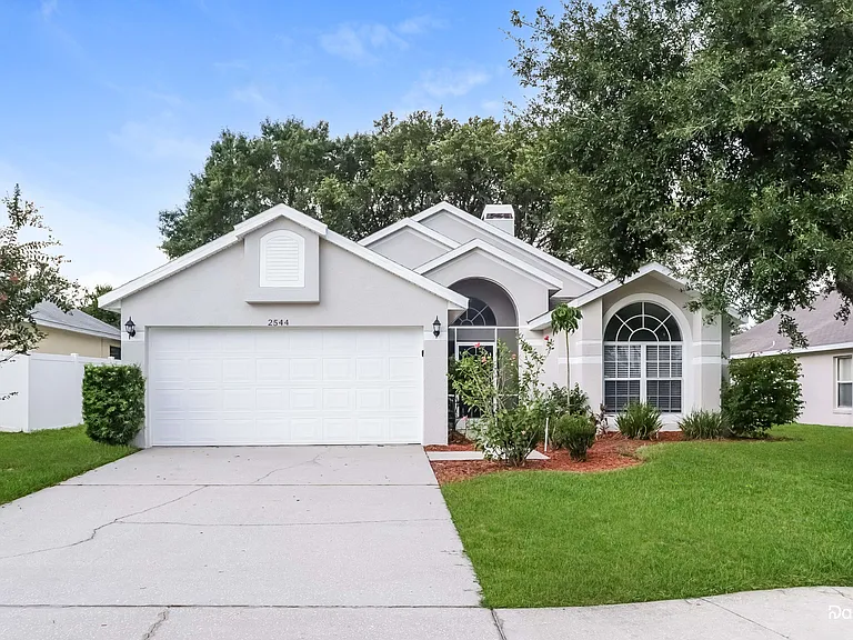 2544 Meadow Oaks Loop — Photo 1