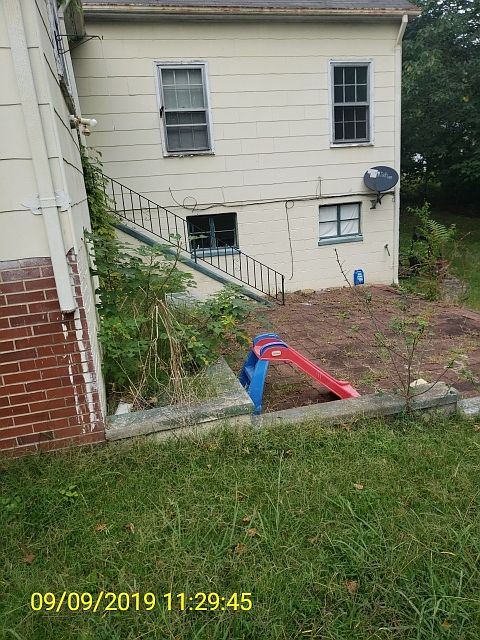 2nd image of 124 Boulevard St