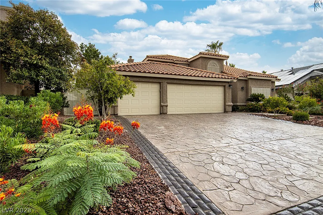 3 bed, 2.5 bath, 2835 sqft, $3,295 — Photo 3