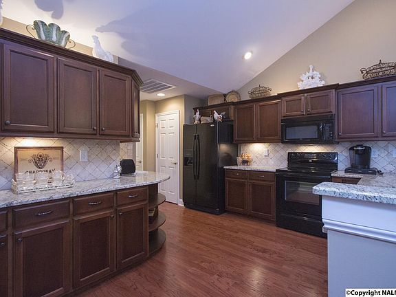 5th image of 42 Laurel Ln #9B