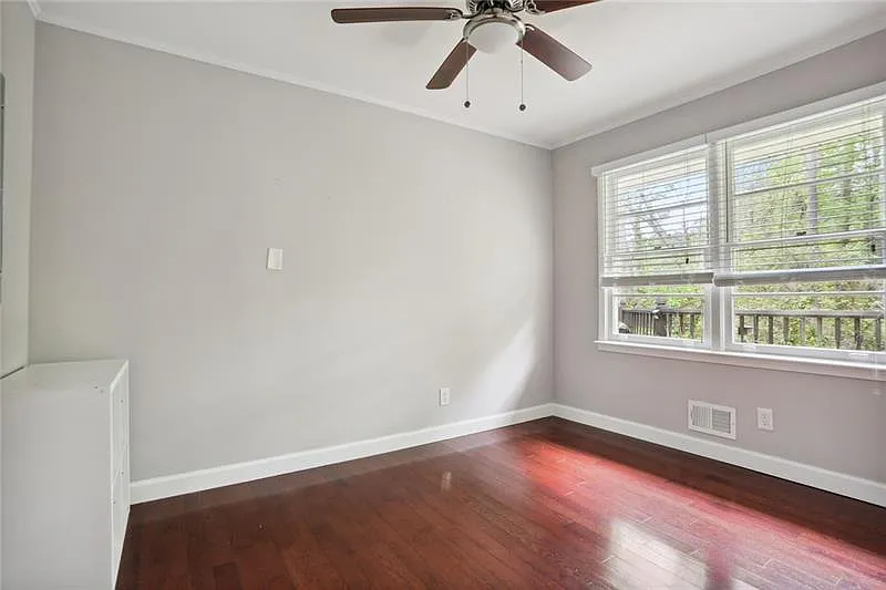 3 bed, 2000 sqft, $2,200 — Photo 3