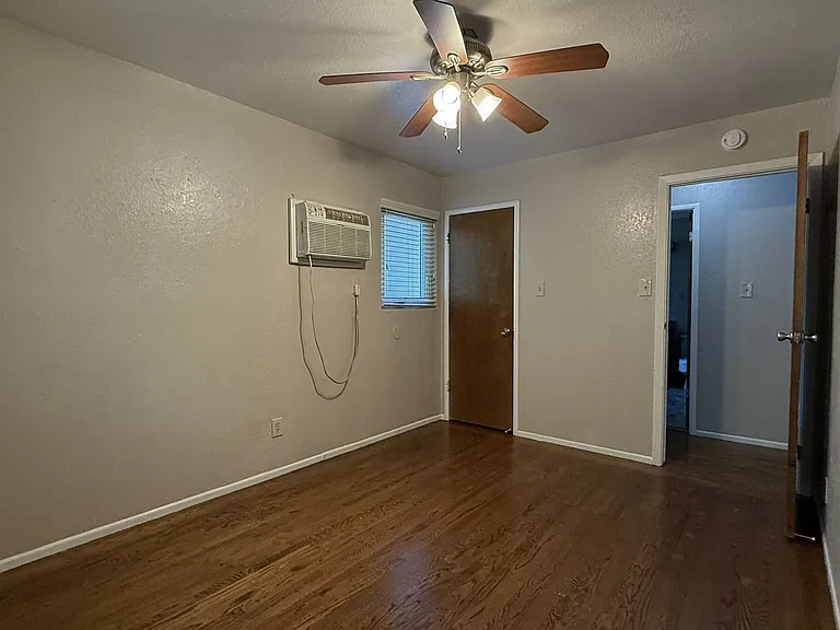 627 T St — Photo 17