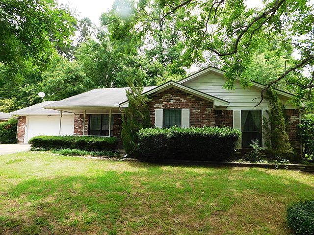 1st image of 105 Barberry Ct