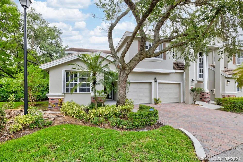 3 bed, 2.0 bath, 1665 sqft, $3,750 — Photo 3