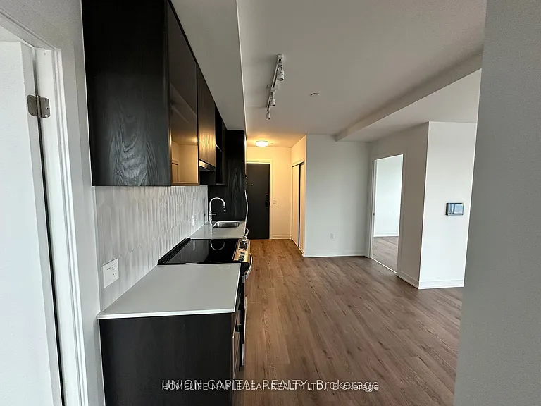 395 Dundas St W #708 — Photo 13