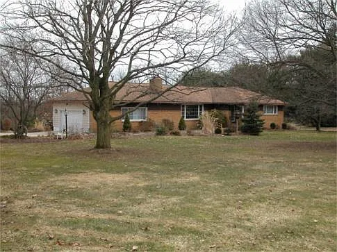 3237 Burbank Rd photo 1