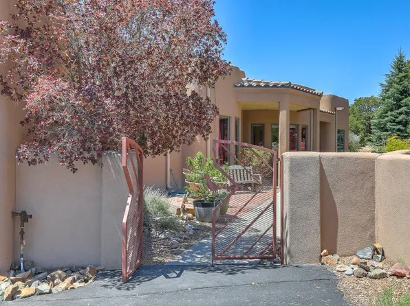 39 Woodlands Dr, Tijeras, NM 87059