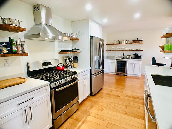 Brand new, fully equipped kitchen