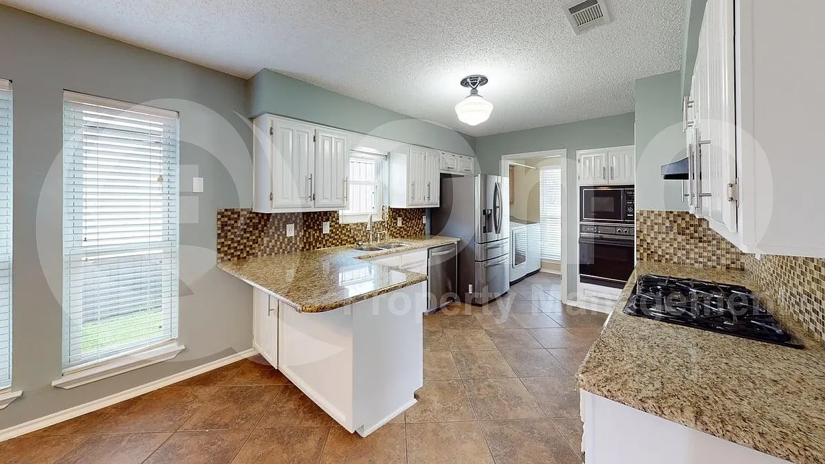 3 bed, 2.5 bath, 2225 sqft, $2,950 — Photo 4