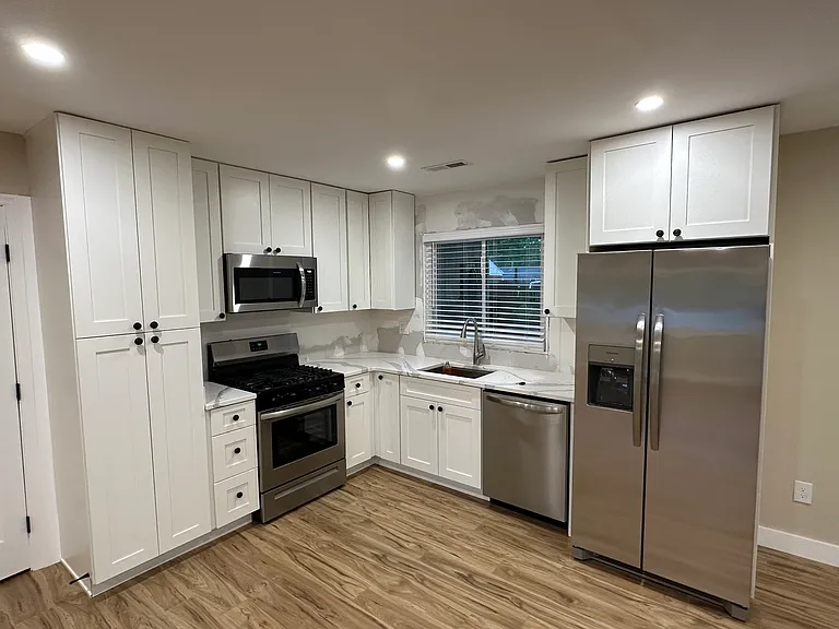 341 Dauphin Ln — Photo 8