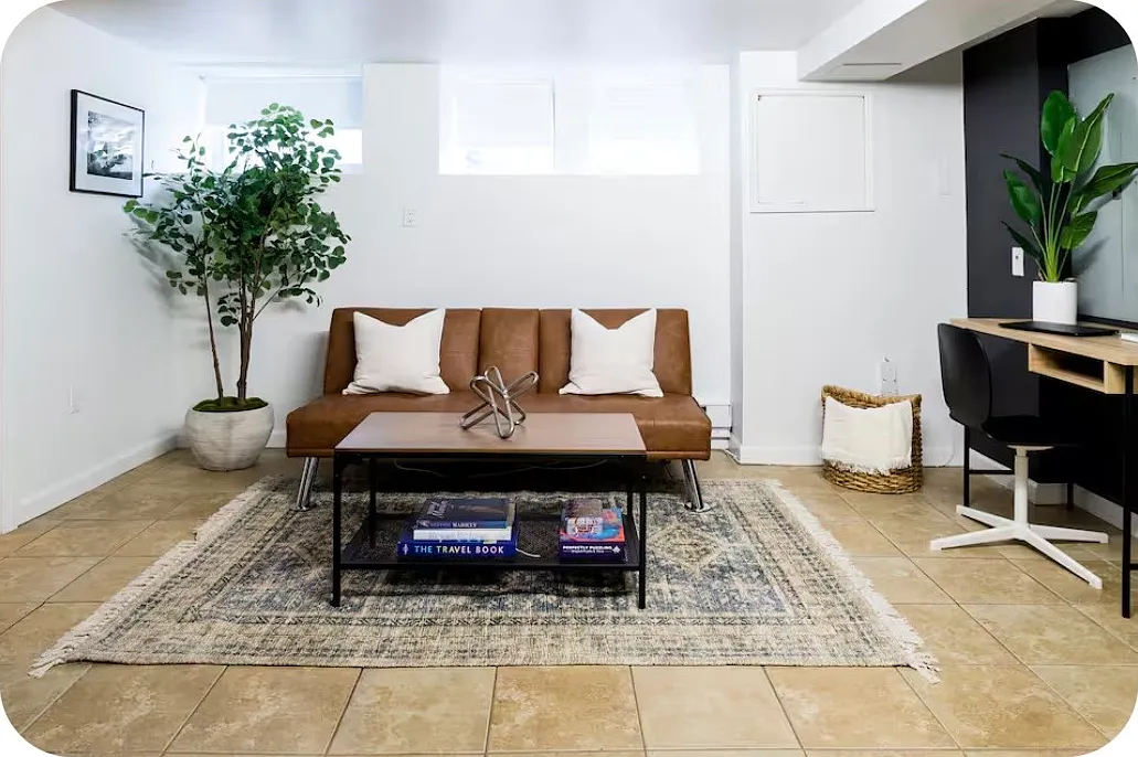 3 Leslie St — Photo 2