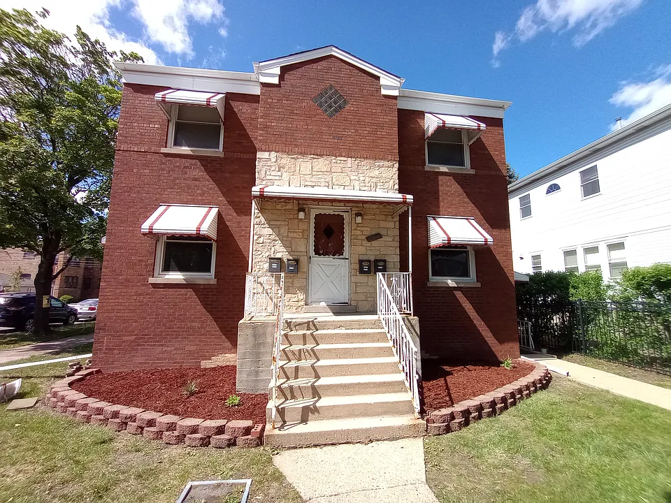4 unit, family-owned and managed property