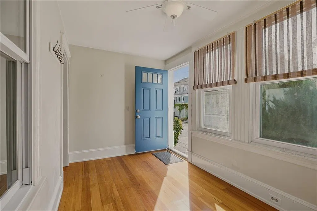2 bed, 1.0 bath, 1300 sqft, $2,800 — Photo 3
