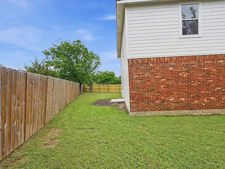 725 Parkford Ln — Photo 28