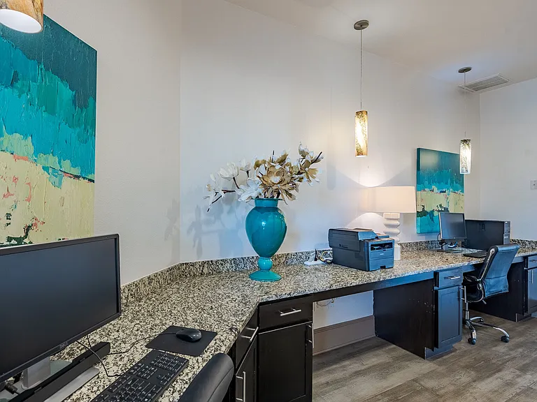 Tradewinds Apartments — Photo 9