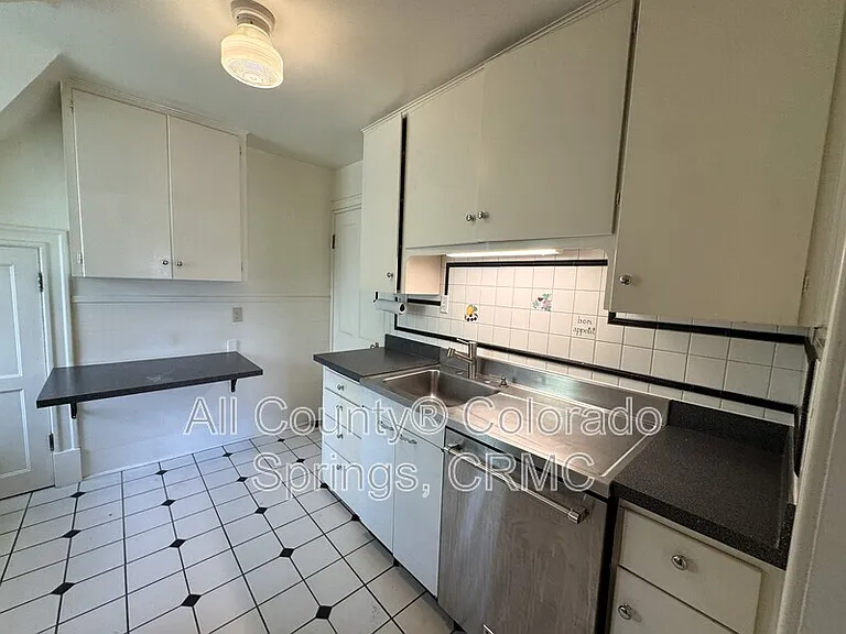 1238 Wood Ave #5 — Photo 5