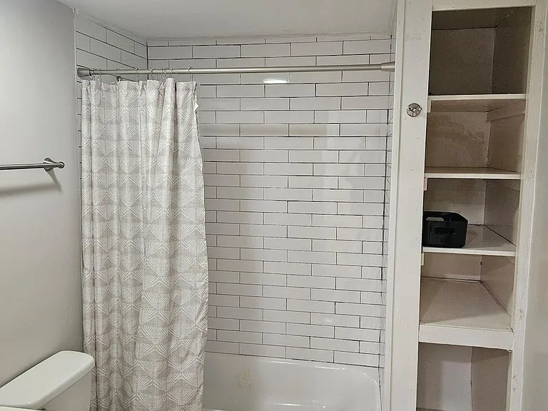 2311 Avenue C — Photo 7