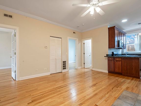 3rd image of 869 W Cornelia Ave #3
