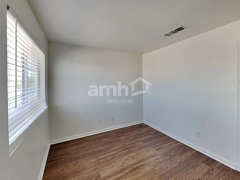 11801 N Olive St — Photo 15