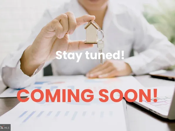 1661 S Hayes St #2, Arlington, VA 22202