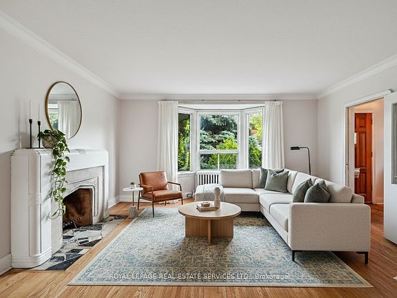 4th image of 326 Lawrence Ave W