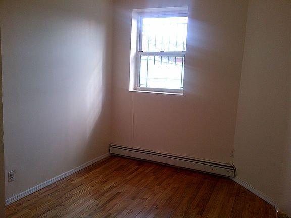 4th image of 3 Herkimer Pl APT 2