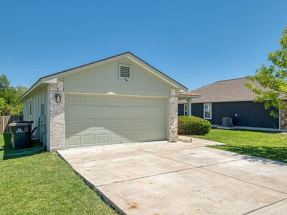 3rd image of 174 Falcon Dr