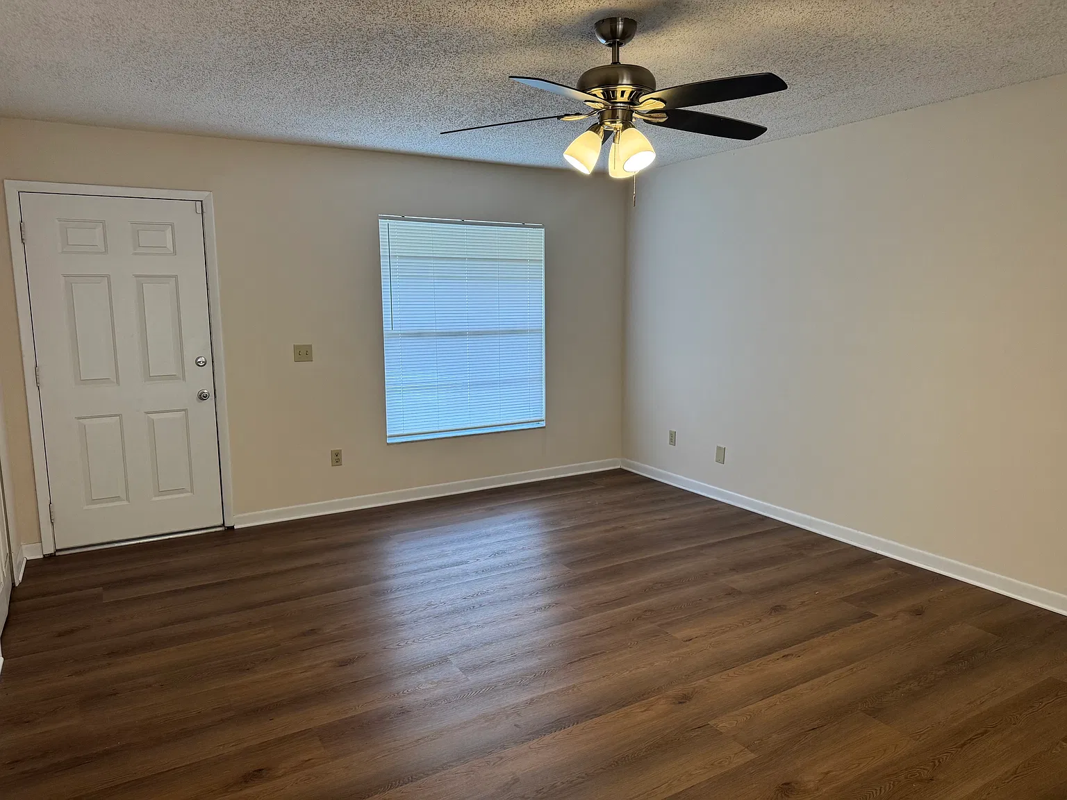 4 bed, 1322 sqft, $1,550 — Photo 2