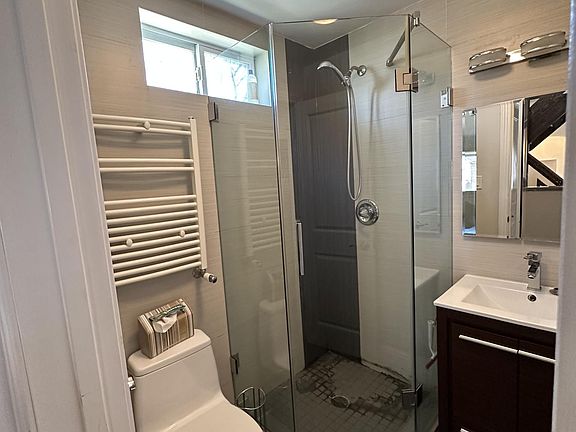 4th image of 37 Lexington Ave #2