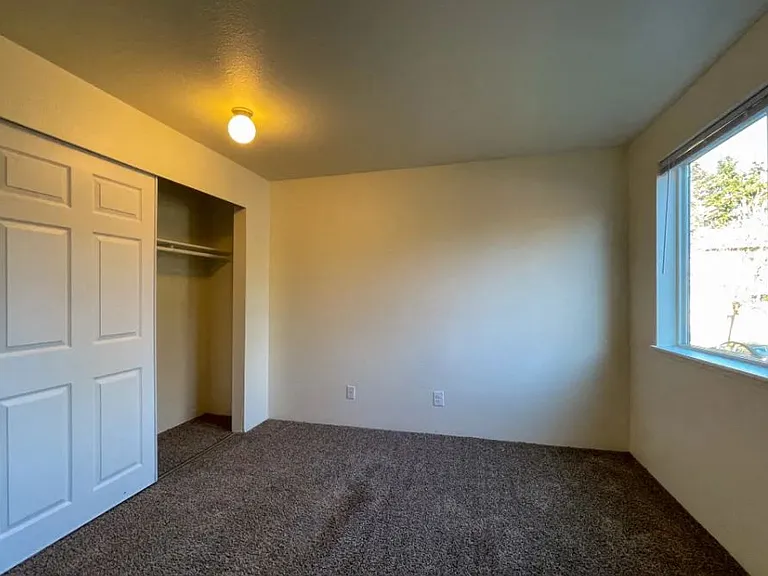 Sandpiper Apts. — Photo 3