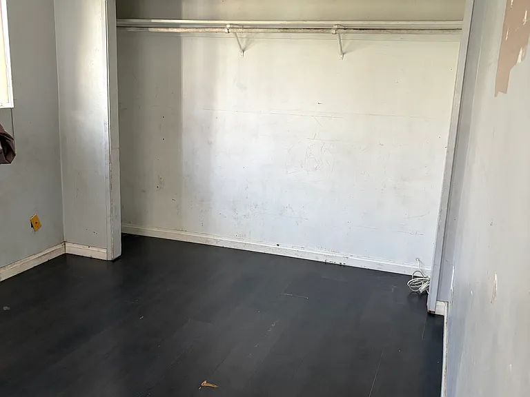 1040 Hoover Ave — Photo 2
