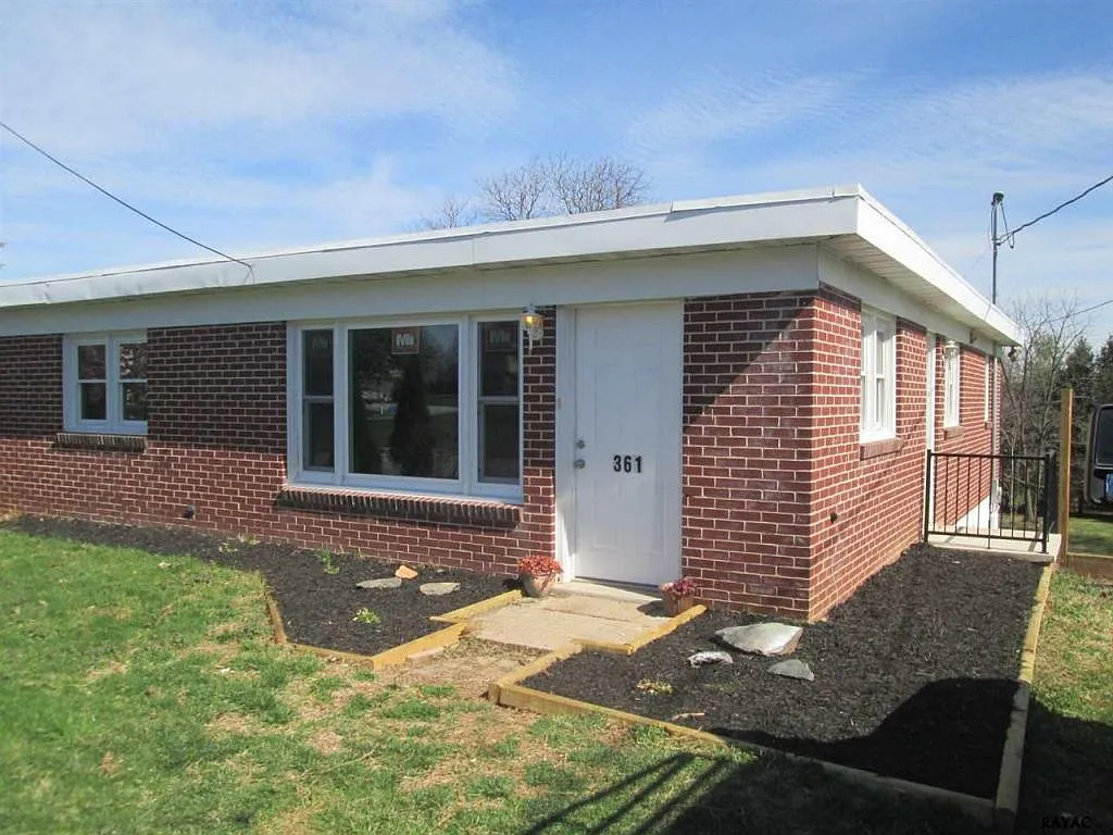 361 Clover Ln photo 1