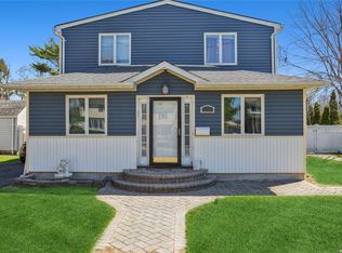 153 Rollstone Ave, West Sayville, NY 11796