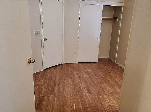 5th image of 937 W Cantebria Dr