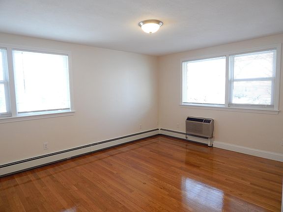 3rd image of 12 Newbury Ave APT 5