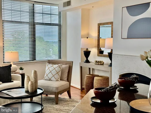1021 N Garfield St APT 637, Arlington, VA 22201