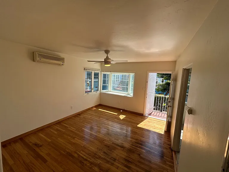 Updated Cottage in Banker's Hill — Photo 5