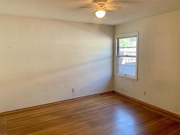 3rd image of 893 Woodland Ave