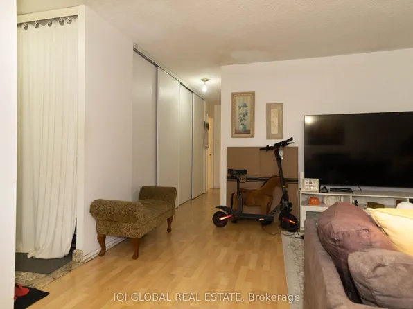 50 Lotherton Ptwy #1115, Toronto, ON M6B 2G7