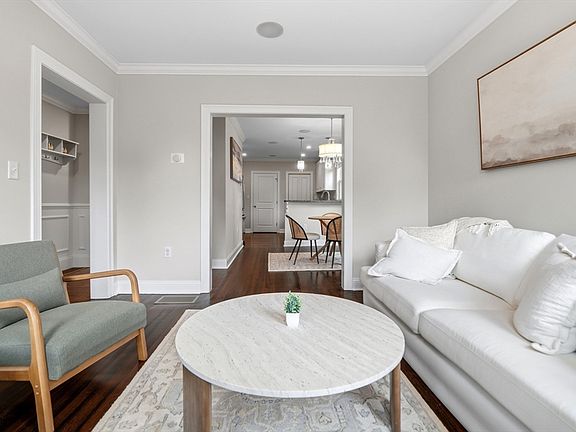3rd image of 33 Farquhar St #1