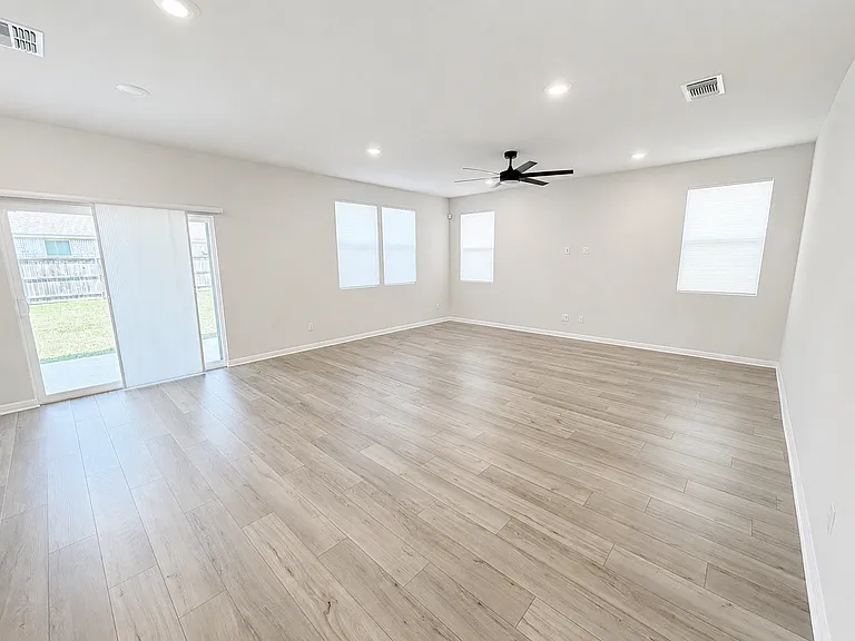 212 Swinging H Ln — Photo 5