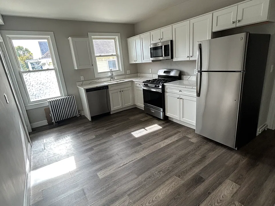 666 Metropolitan Ave #1